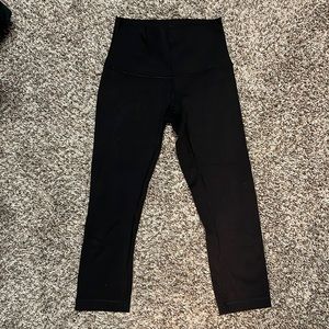 Lululemon size 6 wunder under cropped leggings.